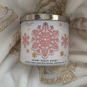 Bath and Body Snowy Peach Berry 3 wick candle.
